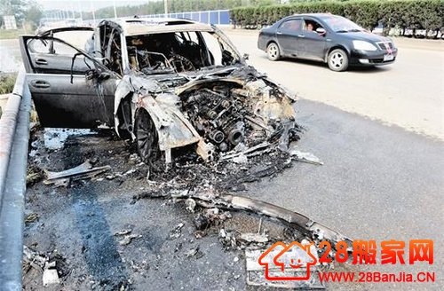武汉百万豪车烧成空壳 失火原因待确认_搬家新闻_武汉28搬家网