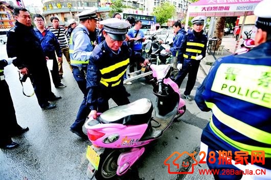 武汉严查无证驾驶超标电动车首日拘留5人_搬家新闻_武汉28搬家网