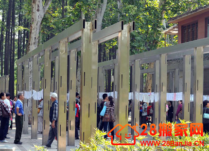 武汉老人为子女寻觅“姻缘”_搬家新闻_武汉28搬家网