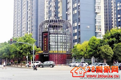 武汉街边现巨型鸟笼建筑 主管称装修前已报批_搬家新闻_武汉28搬