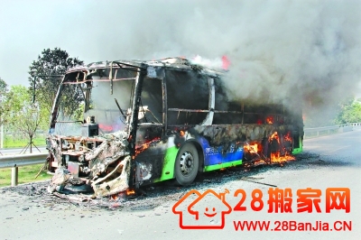 武汉公交车自燃后救援遇堵 500米消防车走5分钟_搬家新闻_武汉28