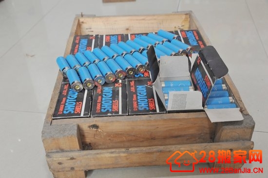 男子帮亲戚搬家翻出一箱子弹 主动上交公安_搬家新闻_武汉28搬家