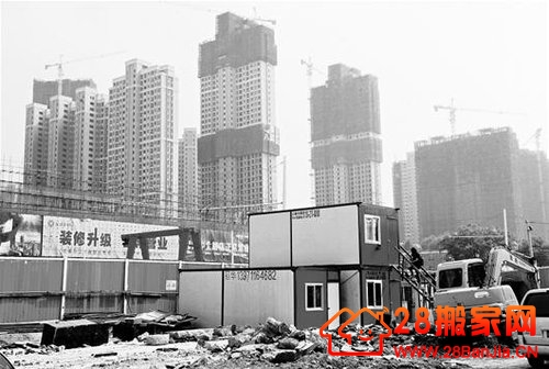 武汉工地现集装箱宿舍 有空调人均日租金1.1元_搬家新闻_武汉28搬