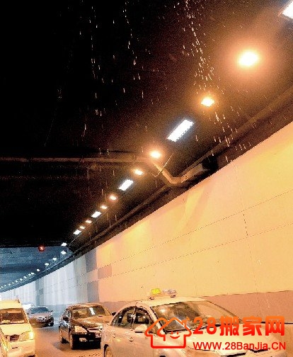 武昌水果湖隧道里惊现“水帘” 将灌浆大修10多天_搬家新闻_武汉2