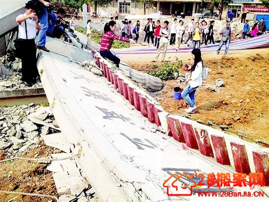 武大门口老牌坊9日拆除 校友提议捐建新校门_搬家新闻_武汉28搬家