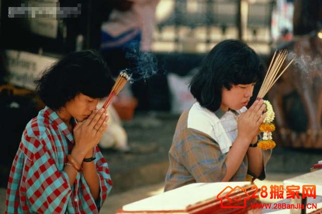 位理学上有句话“吉地也要良辰催”，因此，择日是必须的。通常搬