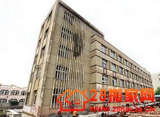 河间市4栋大楼“搬家”30米为道路拓宽让路_搬家新闻_武汉28搬家