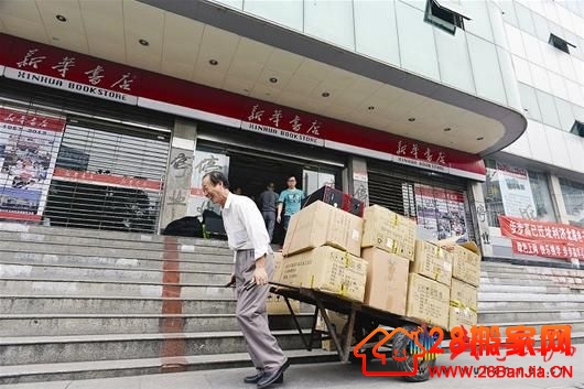 十一过后，武汉人视作地标的的武胜路新华书店8号起已开始拆建。