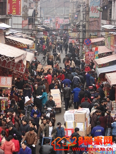 十一过后，武汉人视作地标的的武胜路新华书店8号起已开始拆建。