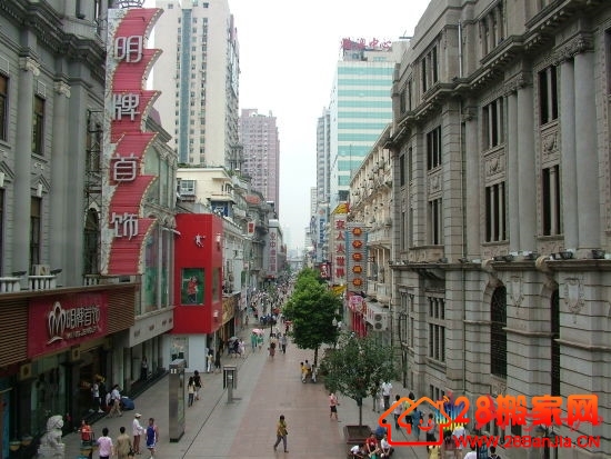 十一过后，武汉人视作地标的的武胜路新华书店8号起已开始拆建。